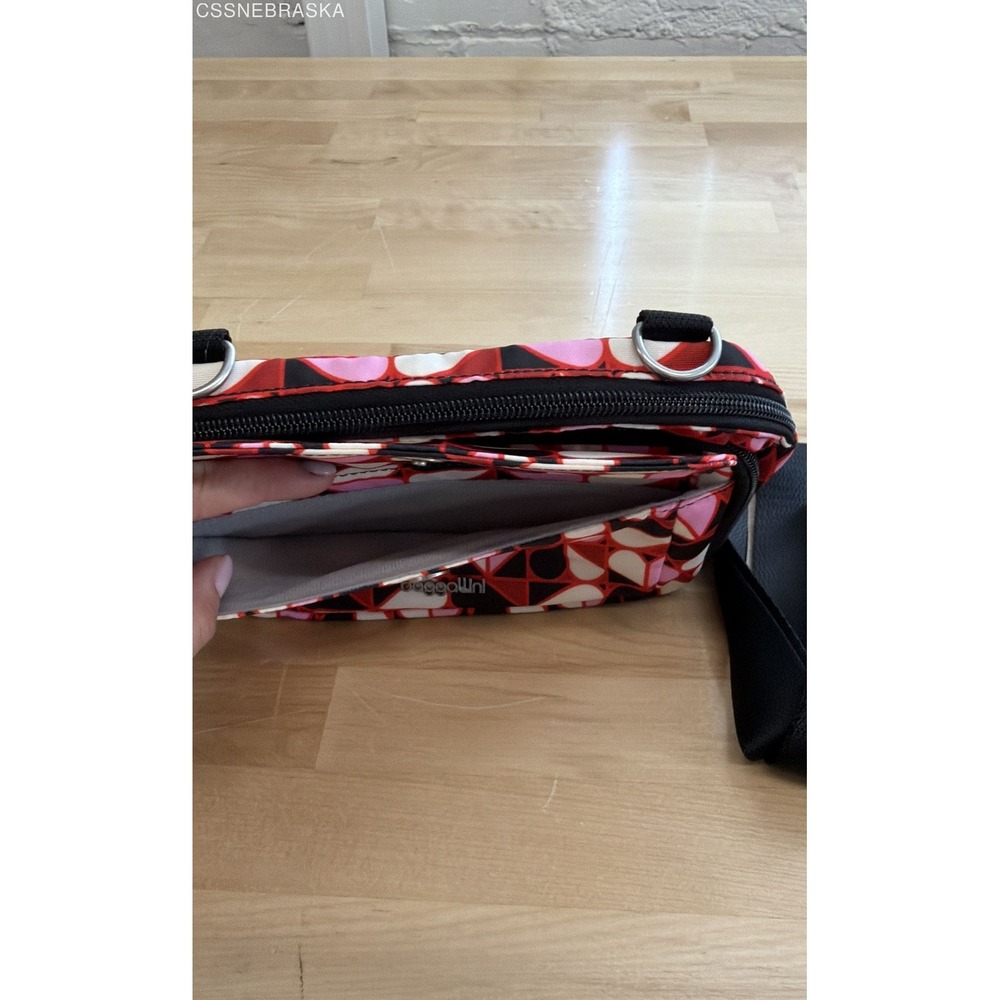 Baggallini Red Pink Heart Print Nylon Crossbody Travel Bag Small - Picture 5 of 8